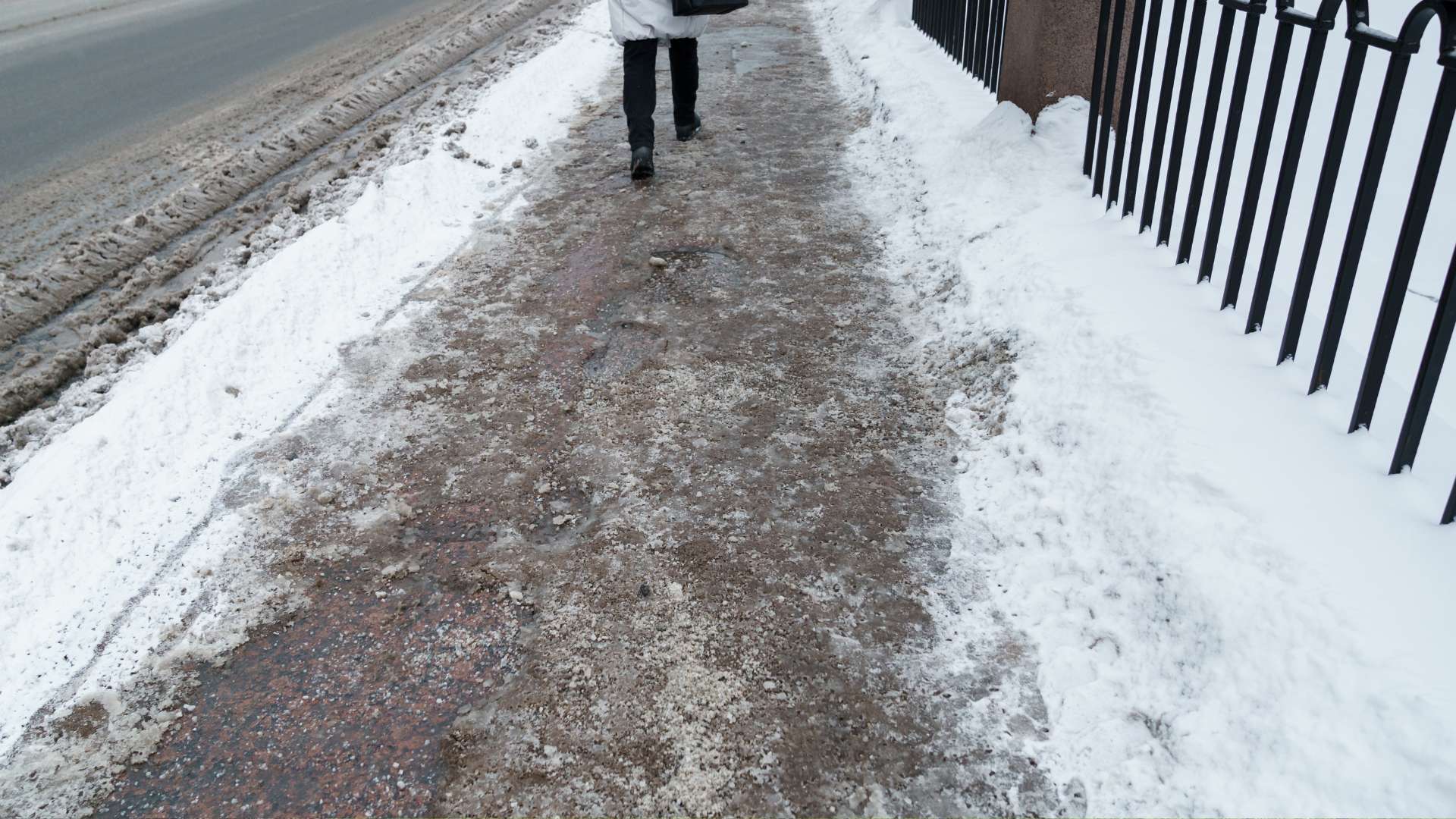 Snow Removal - Tom's Mulch & Landscaping